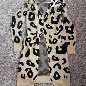 Cheetah long sleeve sweater never worn